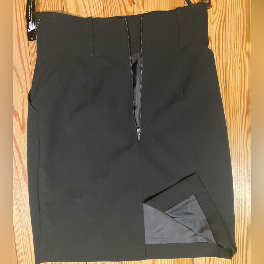 TAHARI NWT. High waist new black pencil skirt with two rows of belt loops.